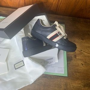 Gucci toddler shoes size 25
